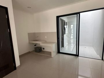 Disewakan Murah !!! Rumah Milenial PIK 2 Uk 4.5 x 15 Kosongan + AC Siap Huni. Jakarta Utara