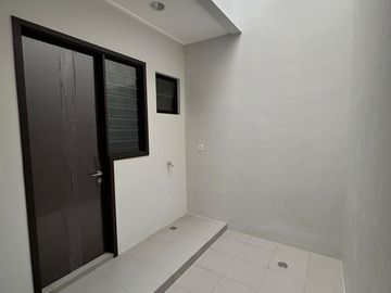Disewakan Murah !!! Rumah Milenial PIK 2 Uk 4.5 x 15 Kosongan + AC Siap Huni. Jakarta Utara