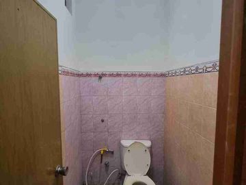 Dijual Murah Rumah 2 Lantai Posisi Hook Dekat Pasar Kolombo
