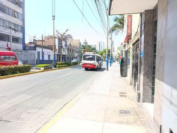 ALQUILER DE LOCAL COMERCIAL 200 M² – PÁRDO DE ZELA - LINCE