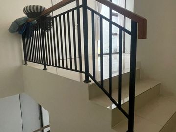 URGENT SALE! Rumah 2 Lantai LT 160m² di Cluster CherryVille Grand Wisata Bekasi – Rp2,99 M Nego  2.
