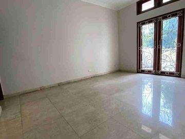 Rumah cantik siap huni di Dharmawangsa Jakarta selatan