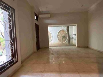Rumah cantik siap huni di Dharmawangsa Jakarta selatan