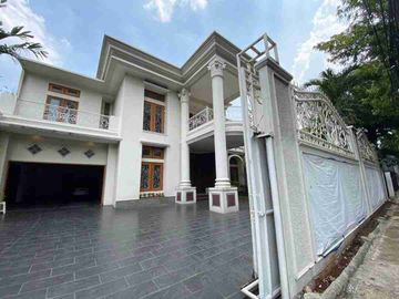 Rumah cantik siap huni di Dharmawangsa Jakarta selatan