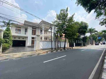 Rumah cantik siap huni di Dharmawangsa Jakarta selatan