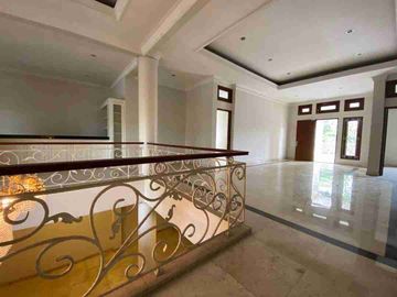 Rumah cantik siap huni di Dharmawangsa Jakarta selatan