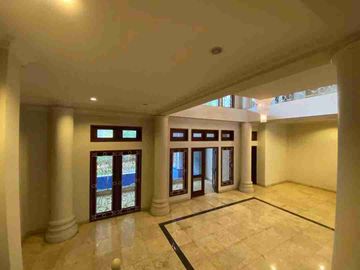 Rumah cantik siap huni di Dharmawangsa Jakarta selatan