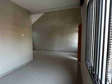 Disewakan Rumah Kota Baru Parahyangan Lingkungan Tenang