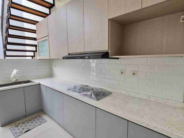 DIJUAL RUMAH BARU SIAP HUNI DI KENCANA LOKA - BSD, TANGSEL