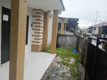 dijual rumah siap huni kondisi bagus terawat lengkap dengan pagar, canopy, dan carport beserta lokasi strategis dekat kawasan kota dan akses jalan lebar 4m di Jl. Purnama Agung 7