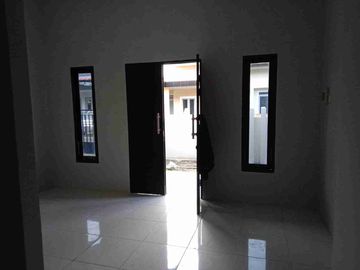 dijual rumah siap huni kondisi bagus terawat lengkap dengan pagar, canopy, dan carport beserta lokasi strategis dekat kawasan kota dan akses jalan lebar 4m di Jl. Purnama Agung 7