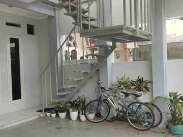 DIJUAL – Rumah 2 Lantai SHM 5 KT Dekat BINUS & Living World 🏠✨