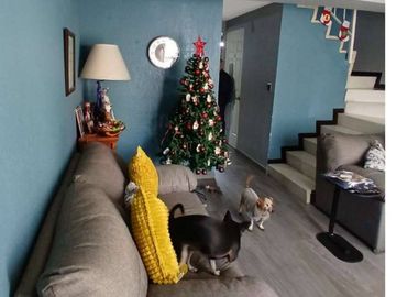 CASA EN DOS NIVELES EN VENTA