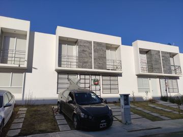 Casa, 2 Recamaras, Fracc. Cerrado, Cerca Volkswagen, $5,000.00