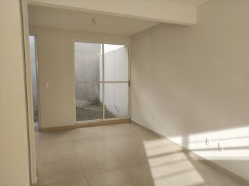 Casa, 2 Recamaras, Fracc. Cerrado, Cerca Volkswagen, $5,000.00