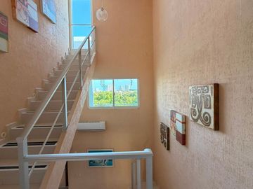 Penthouse en venta con rooftop privado y vistas panorámicas en Bahía Azul