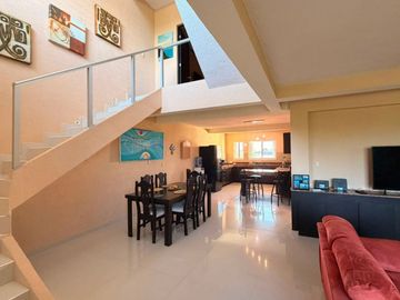 Penthouse en venta con rooftop privado y vistas panorámicas en Bahía Azul