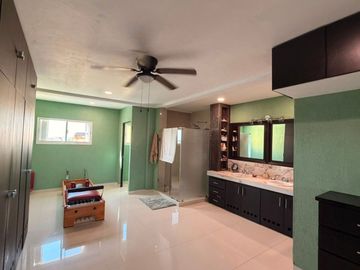 Penthouse en venta con rooftop privado y vistas panorámicas en Bahía Azul