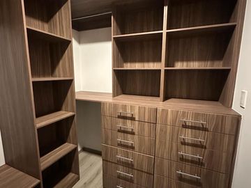 Residencia Boutique Frente al Parque de la Bola | 190 m², 1 Balcón y 2 Terrazas y 3 Estacionamientos.