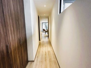 Residencia Boutique Frente al Parque de la Bola | 190 m², 1 Balcón y 2 Terrazas y 3 Estacionamientos.
