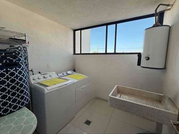 SE VENDE DEPARTAMENTO ( MUY AMPLIO)