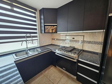 Casa en renta parcialmente amueblada con 3 Hab, 4 Baños en Milenio, Queretaro.