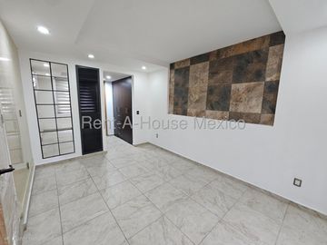 Casa en renta parcialmente amueblada con 3 Hab, 4 Baños en Milenio, Queretaro.