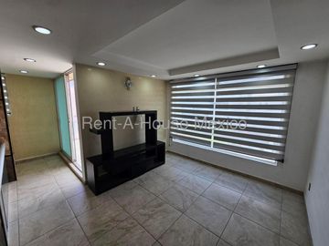Casa en renta parcialmente amueblada con 3 Hab, 4 Baños en Milenio, Queretaro.