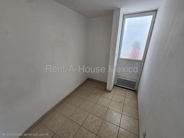 Casa en renta parcialmente amueblada con 3 Hab, 4 Baños en Milenio, Queretaro.