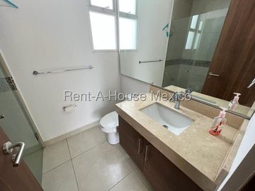 Casa en Renta en Zakia Queretaro | 3 rec + opcion a 4ta rec o estudio en 3er nivel | 3.5 baños | Roof Garden YR