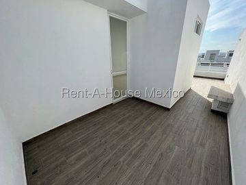 Casa en Renta en Zakia Queretaro | 3 rec + opcion a 4ta rec o estudio en 3er nivel | 3.5 baños | Roof Garden YR