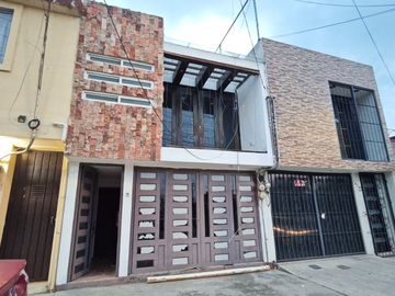 Casa y Local, 2 Niveles, Plazas Amalucan, Av Principal, $2,050,000.00