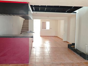 Casa y Local, 2 Niveles, Plazas Amalucan, Av Principal, $2,050,000.00