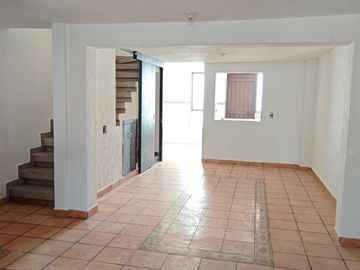 Casa y Local, 2 Niveles, Plazas Amalucan, Av Principal, $2,050,000.00
