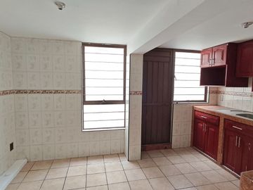 Casa y Local, 2 Niveles, Plazas Amalucan, Av Principal, $2,050,000.00