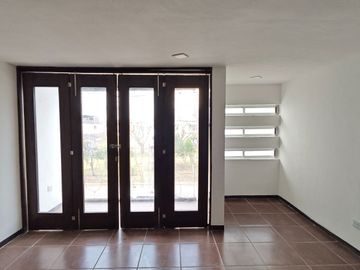 Casa y Local, 2 Niveles, Plazas Amalucan, Av Principal, $2,050,000.00