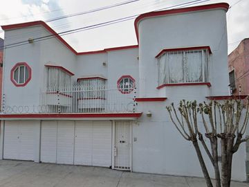 HERMOSA CASA EN REMATE EN LA NUEVA SANTA MARÍA, AZCAPOTZALCO