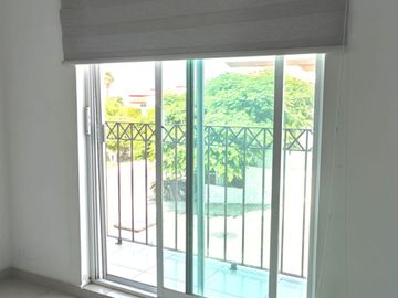 MODERNA FUNCIONAL 3REC 2,5 BAÑOS ESTUDIO ALBERCA Y VIGILANCIA 24/7 PEGADA AL JUNIPERO A LA ALTURA DE CARL´S JUNIOR
