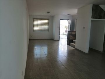 MODERNA FUNCIONAL 3REC 2,5 BAÑOS ESTUDIO ALBERCA Y VIGILANCIA 24/7 PEGADA AL JUNIPERO A LA ALTURA DE CARL´S JUNIOR