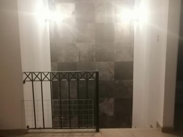 MODERNA FUNCIONAL 3REC 2,5 BAÑOS ESTUDIO ALBERCA Y VIGILANCIA 24/7 PEGADA AL JUNIPERO A LA ALTURA DE CARL´S JUNIOR