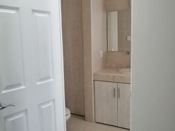 MODERNA FUNCIONAL 3REC 2,5 BAÑOS ESTUDIO ALBERCA Y VIGILANCIA 24/7 PEGADA AL JUNIPERO A LA ALTURA DE CARL´S JUNIOR