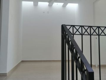 MODERNA FUNCIONAL 3REC 2,5 BAÑOS ESTUDIO ALBERCA Y VIGILANCIA 24/7 PEGADA AL JUNIPERO A LA ALTURA DE CARL´S JUNIOR