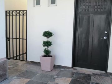MODERNA FUNCIONAL 3REC 2,5 BAÑOS ESTUDIO ALBERCA Y VIGILANCIA 24/7 PEGADA AL JUNIPERO A LA ALTURA DE CARL´S JUNIOR