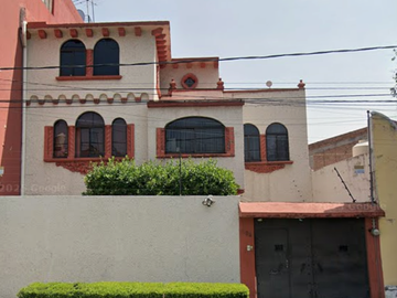 HERMOSA CASA EN REMATE EN  CLAVERIA, AZCAPOTZALCO