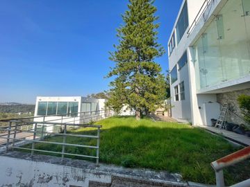 Casa en venta en El Mirador La Calera, Puebla con 10 recámaras y amplio terreno
