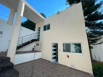 Casa en venta en El Mirador La Calera, Puebla con 10 recámaras y amplio terreno