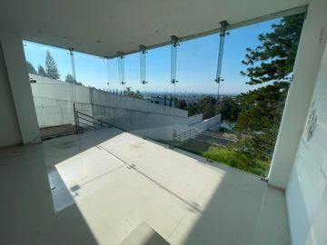 Casa en venta en El Mirador La Calera, Puebla con 10 recámaras y amplio terreno