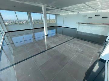 Casa en venta en El Mirador La Calera, Puebla con 10 recámaras y amplio terreno