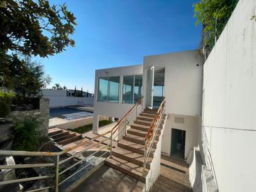 Casa en venta en El Mirador La Calera, Puebla con 10 recámaras y amplio terreno