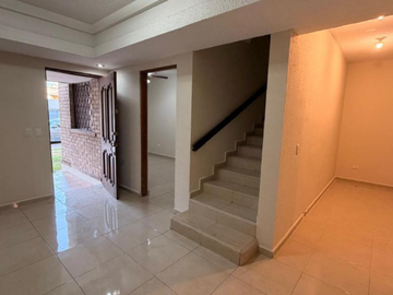 CASA EN SAN PEDRO GARZA EN MONTERREY MUY AMPLIA, ACABADOS DE LUJO, CUENTA CON TODOS LOS SERVICIOS Y AMENIDADES.